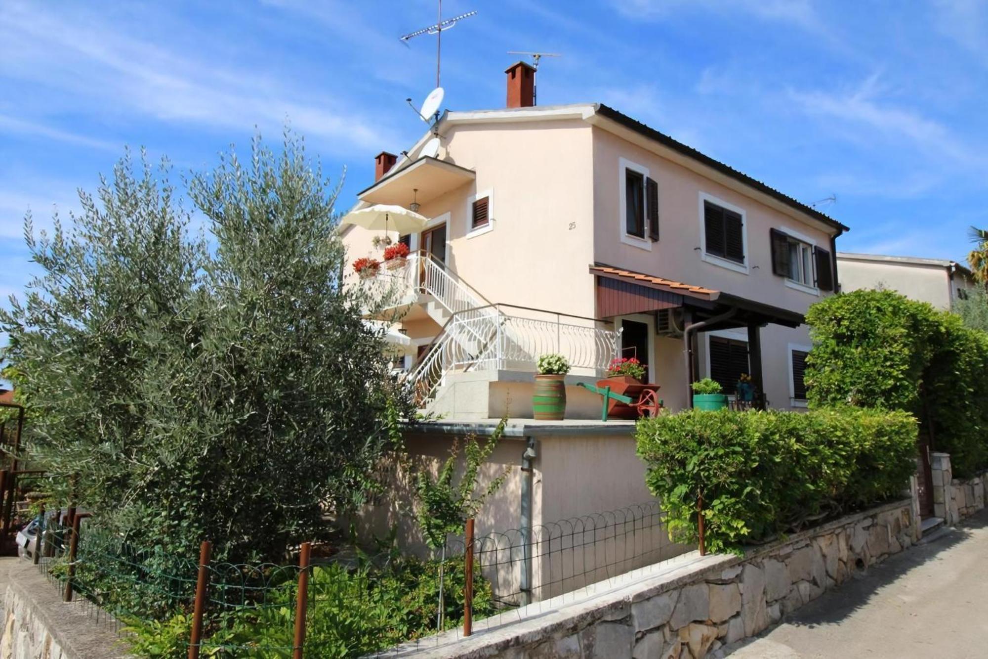 Apartment Aurora Mit Parkplatz In Strandnaehe Poreč
